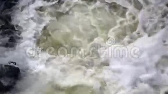 瀑布的泡沫水视频的预览图