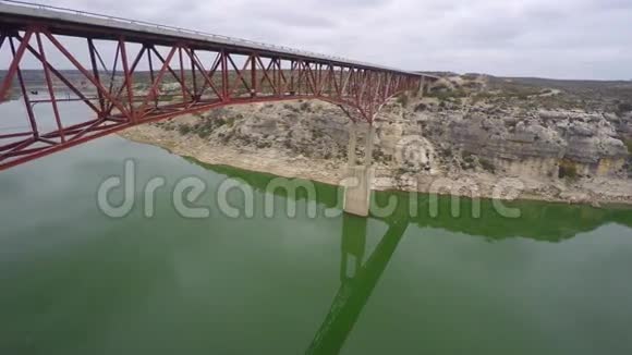 佩科斯大桥天桥4k视频的预览图
