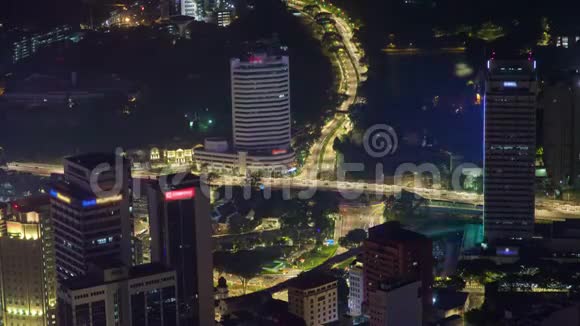 马来西亚吉隆坡高速公路上的傍晚时分随着交通而消失的天际线视频的预览图