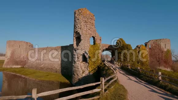 苏塞克斯的佩文西城堡中世纪城堡遗址视频的预览图
