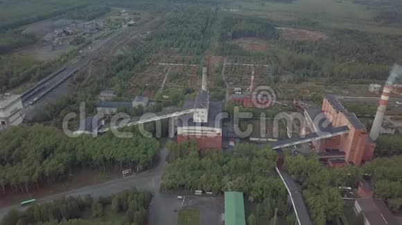 工业区工厂的鸟瞰图重工业从上面视频的预览图