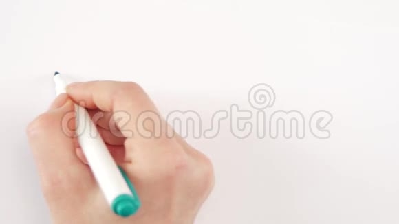 手中的女子书写目标圣诞快乐纸上视频的预览图