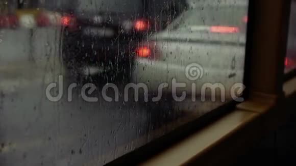 雨天的公共汽车窗口视频的预览图