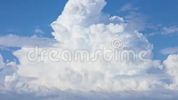 神奇蓬松积云的压缩时间视频的预览图