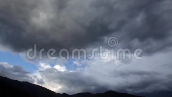 运动风暴云接近时间流逝视频的预览图