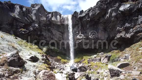鲁阿普湖山景区瀑布视频的预览图
