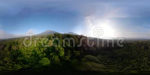 热带景观雨林和山脉vr360视频的预览图