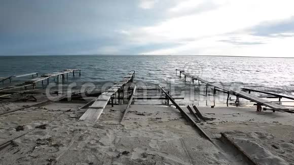 五颜六色的海景在拉夫达附近的渔村保加利亚黑海海岸海上日落视频的预览图