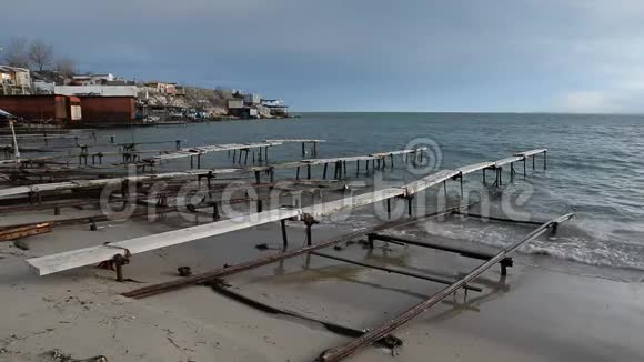 五颜六色的海景在拉夫达附近的渔村保加利亚黑海海岸海上日落视频的预览图