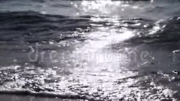 水面的太阳反射视频的预览图