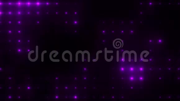 带有紫色光线的聚光灯和黑色背景上的移动阴影动画视频的预览图
