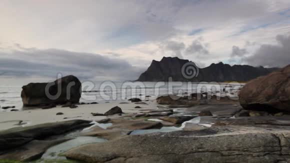 挪威鸡蛋海滩美景视频的预览图