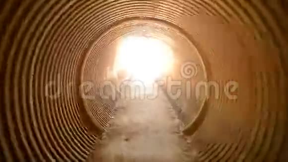 隧道穿过白光视频的预览图