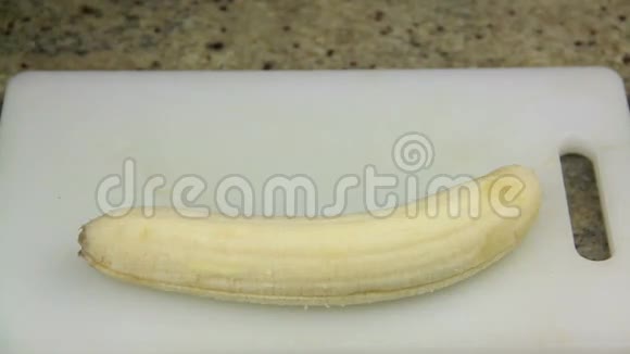 准备香蕉烹饪2视频的预览图