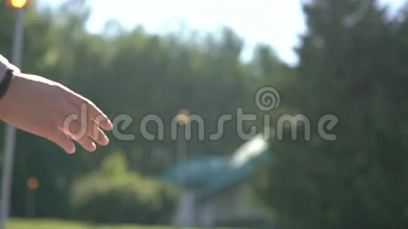 合的男性手抖4K视频的预览图