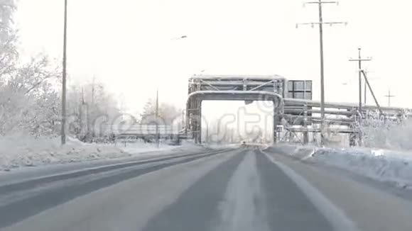 冬天的路太阳的倒影视频的预览图