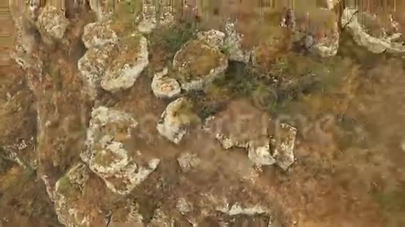 金岩大师训练空手道的空中景观视频的预览图