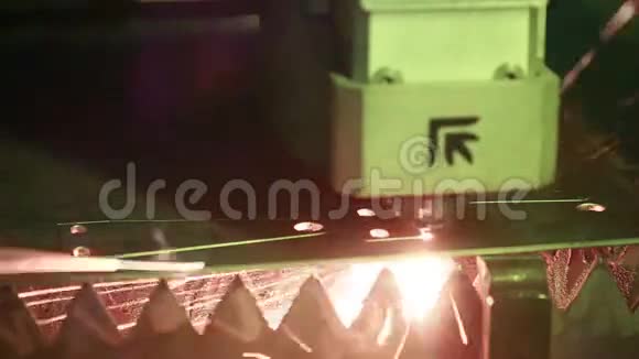 激光焊接等离子金属切割视频的预览图
