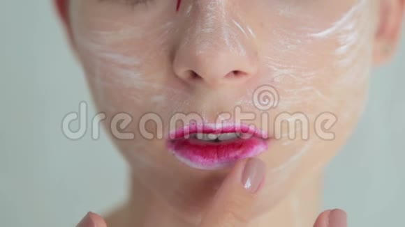 唇画专业化妆师化妆化妆艺术视频的预览图