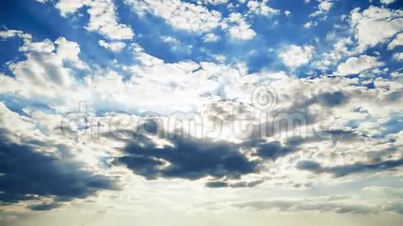 太阳和云自然背景时间推移视频的预览图