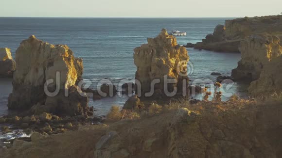 葡萄牙阿尔布菲拉附近的阿尔加维海岸视频的预览图