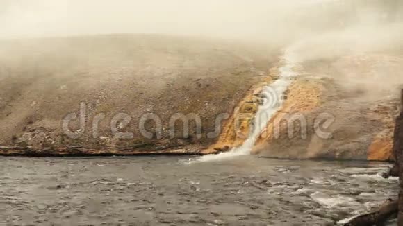 矿泉水大棱镜火焰孔河黄石公园NP视频的预览图