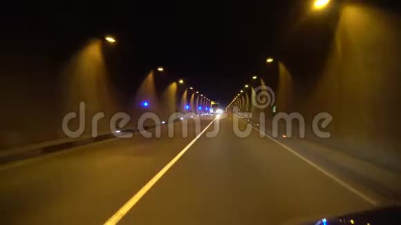 在佐治亚州隧道公路上驾驶汽车视频的预览图
