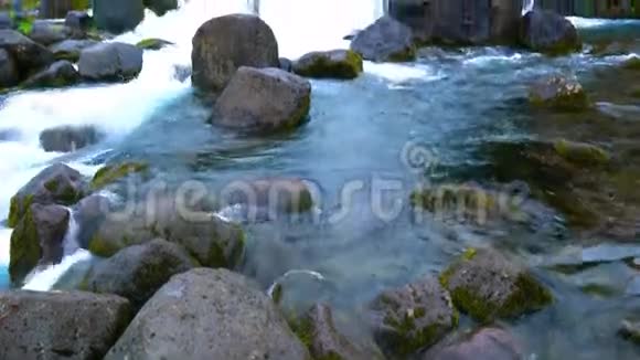 奥沙拉夫斯廷维尔国家公园的瀑布视频的预览图