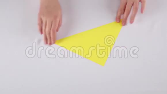 黄鱼折纸白色的时光流逝视频的预览图