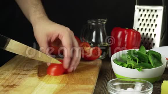 刀切番茄木板视频的预览图