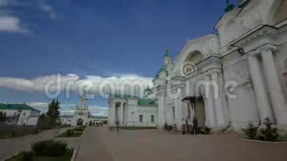 罗斯托夫的迪米特里耶夫斯基大教堂和萨哈提耶夫斯基大教堂的斯帕索雅科夫列夫斯基修道院的时间超移视频的预览图