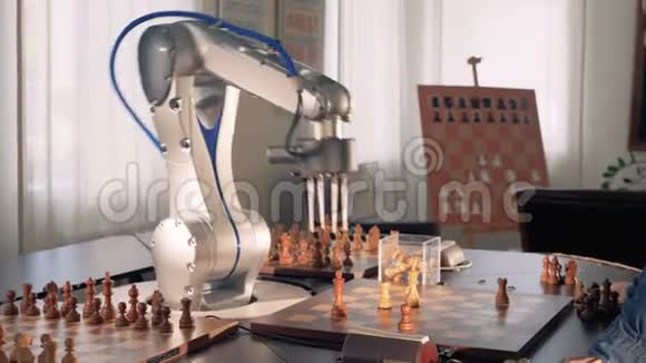 机器人手下棋人工智能概念4K视频的预览图