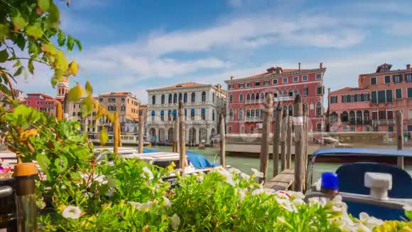 威尼斯大运河餐厅鲜花全景4k时间流逝意大利视频的预览图