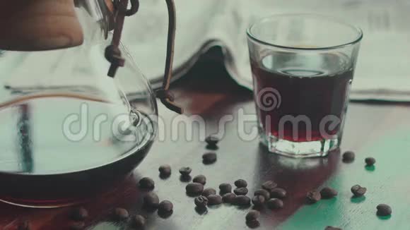 吃豆子虹吸咖啡现代咖啡的制作方法视频的预览图