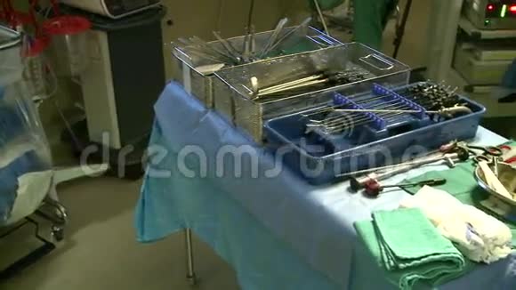 手术室准备手术视频的预览图