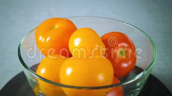 红黄西红柿纺盘视频的预览图