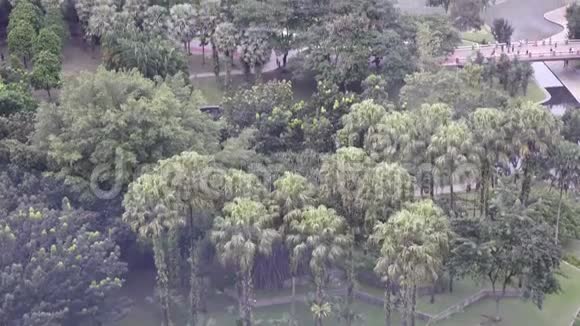 吉隆坡马来西亚10月12日2016年KLCC公园和马来西亚吉隆坡市中心的俯视图视频的预览图
