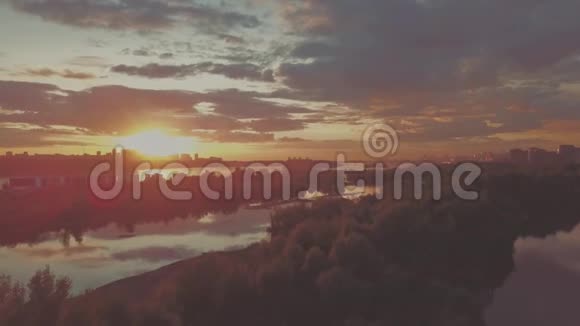 西伯利亚河的日落视频的预览图