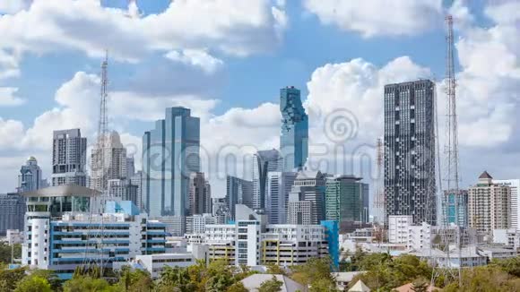 商务大厦曼谷城市亚洲泰国景观区泛光蓝天云背景高品质4K时间推移视频的预览图