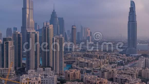 迪拜市区日出时分从空中俯瞰大未来城市视频的预览图