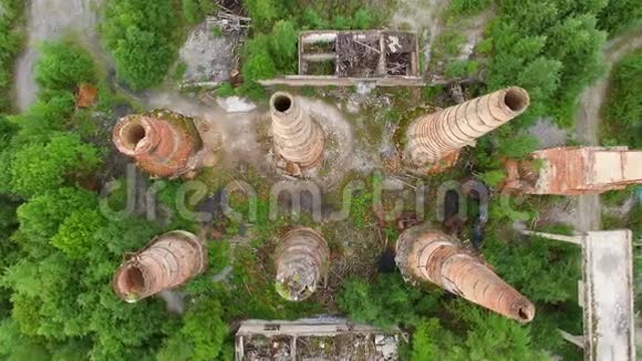 高烟囱老厂的废墟视频的预览图