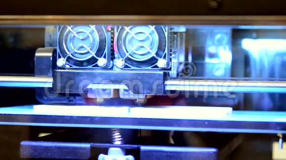 3D打印机打印平件视频的预览图
