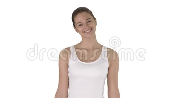 女人在白色背景上行走时伸长脖子视频的预览图