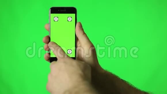 智能手机触屏点击滑动和在绿色屏幕上传播手势视频的预览图