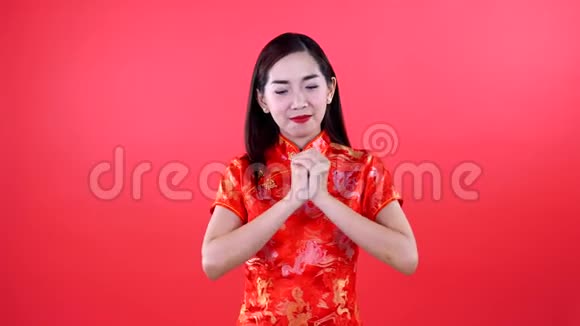 旗袍中国装的女人视频的预览图