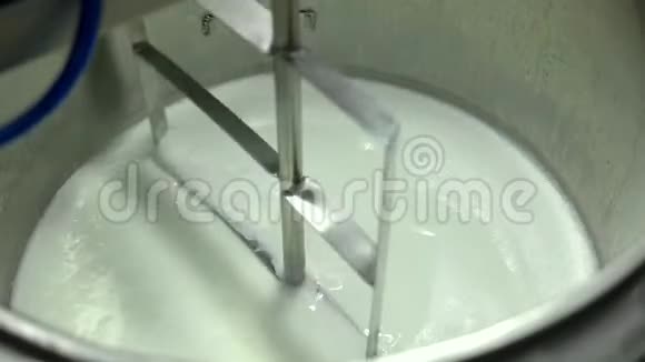 酸乳膏和酸奶的生产视频的预览图