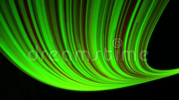 3D绿色尾巴由黑色背景上流动的窄线形成动画霓虹灯在弧形中流动视频的预览图