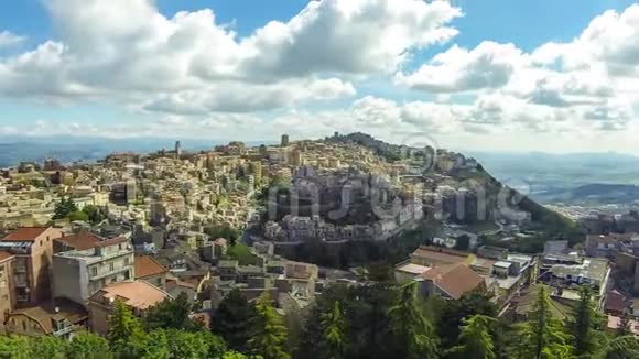 意大利西西里岛Enna老城的生动鸟瞰图视频的预览图