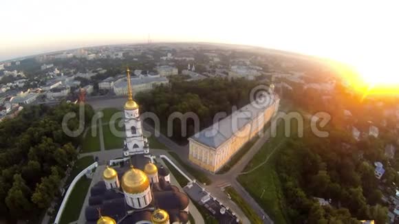 夏日俄罗斯正统圆顶鸟瞰图视频的预览图