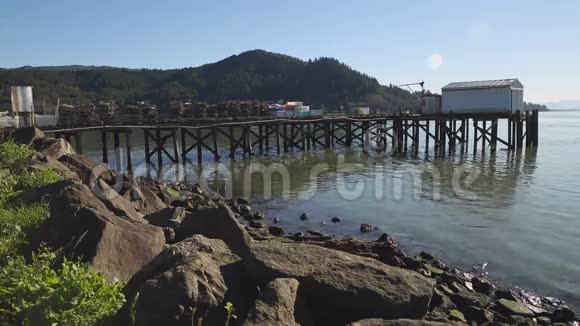 加里波迪俄勒冈州螃蟹码头视频的预览图